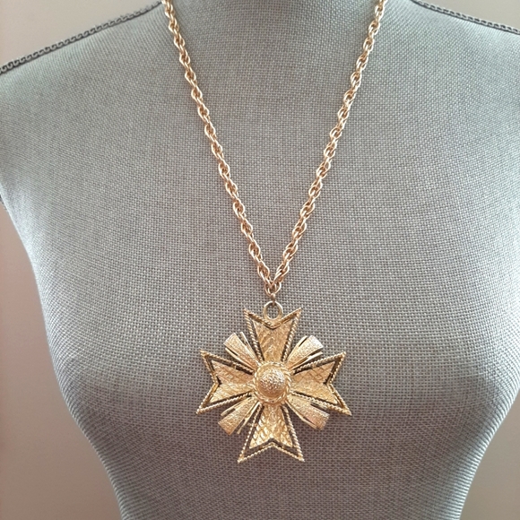 Gorgeous Statement Necklace - Picture 1 of 4